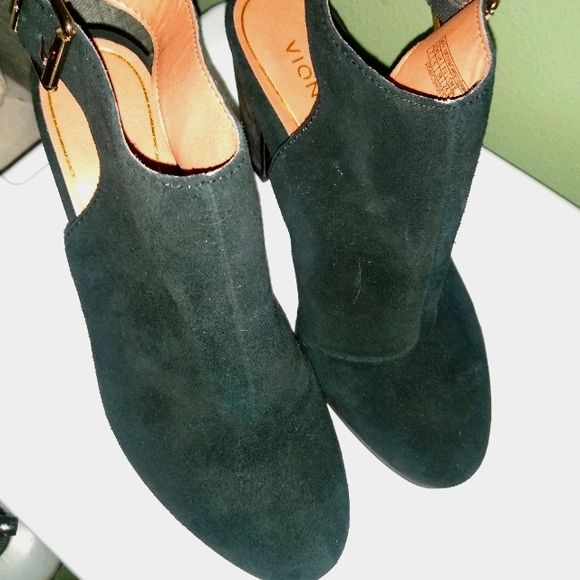 Vionic dress shoes/shooties - Picture 3 of 3